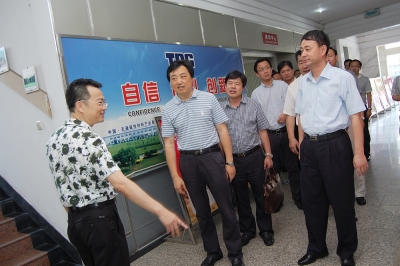 2011年8月，時(shí)任浙江省委組織部副部長莊躍成視察天通